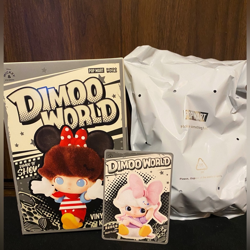 Pop Mart DIMOO World x Disney Series Daisy's Gift Vinyl Plush Keychain